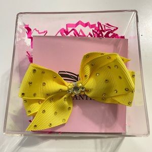 Tarina Tarantino bow hair clip